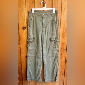 American Eagle High-Rise Baggy Wide-Leg Cargo Pant
